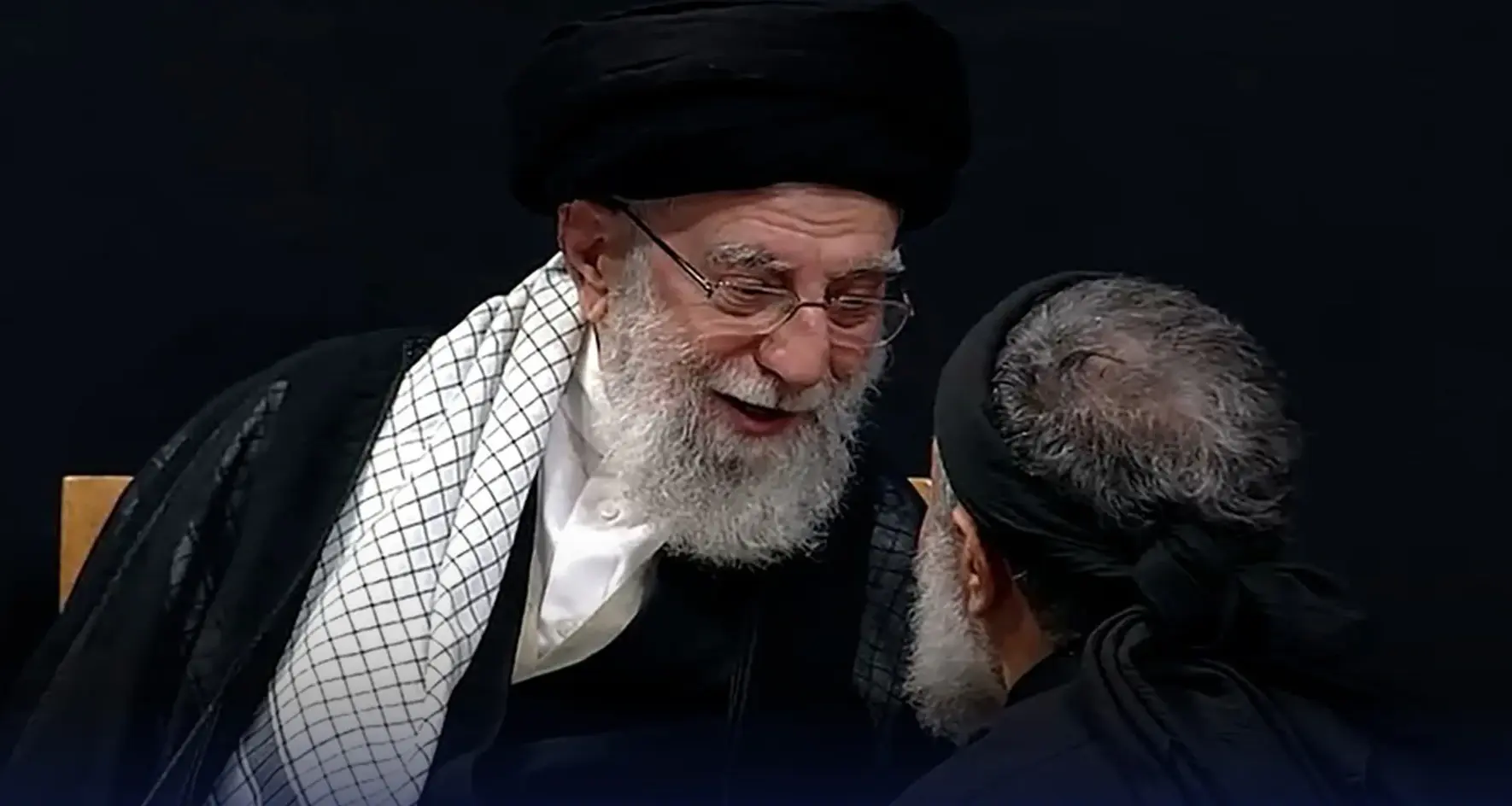 دانلود مداحی “ای میهن خدایی” حاج محمود کریمی - تصویر شاخص