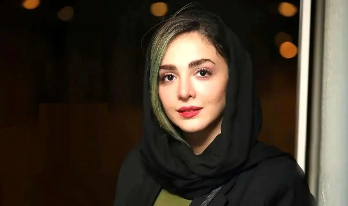 سفر در زمان؛ زیبایی منحصر به فرد المیرا دهقانی/ «یاسمن وحدت» سریال لحظه گرگ و میش در پشت صحنه یک تئاتر؛ سال 1403 - تصویر شاخص