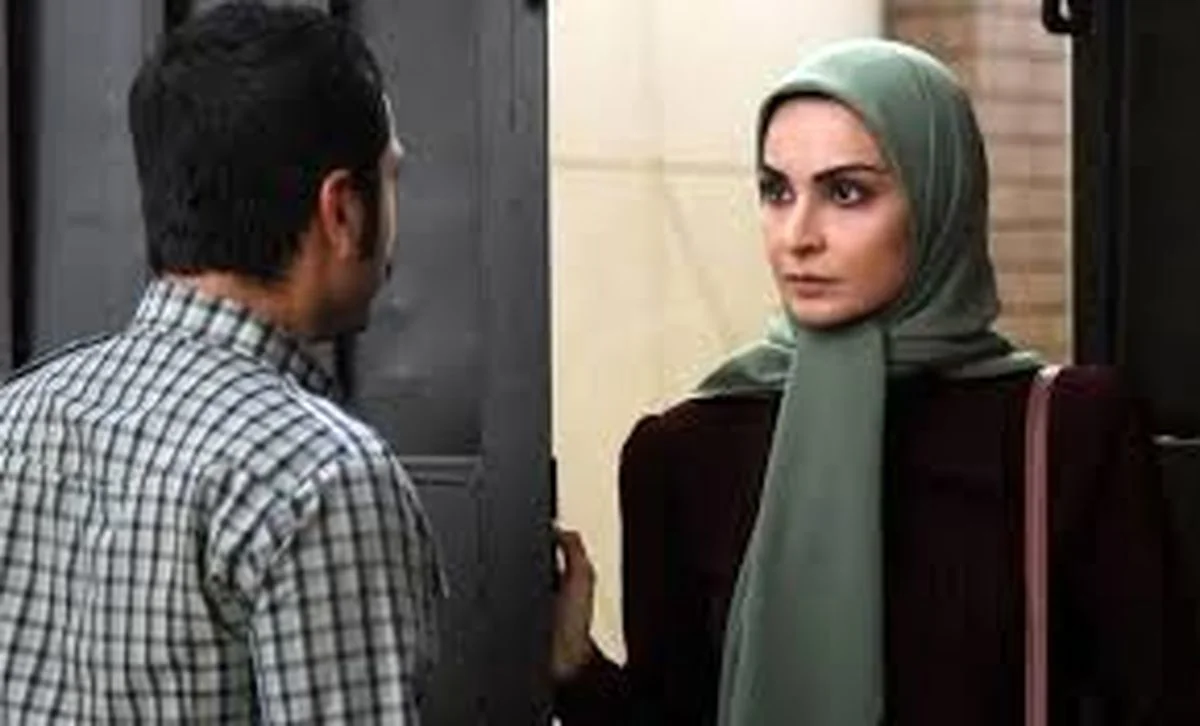 سفر در زمان| چهرۀ «مهدیه نساج» در پشت‌صحنه سریال «آسپرین» - تصویر شاخص