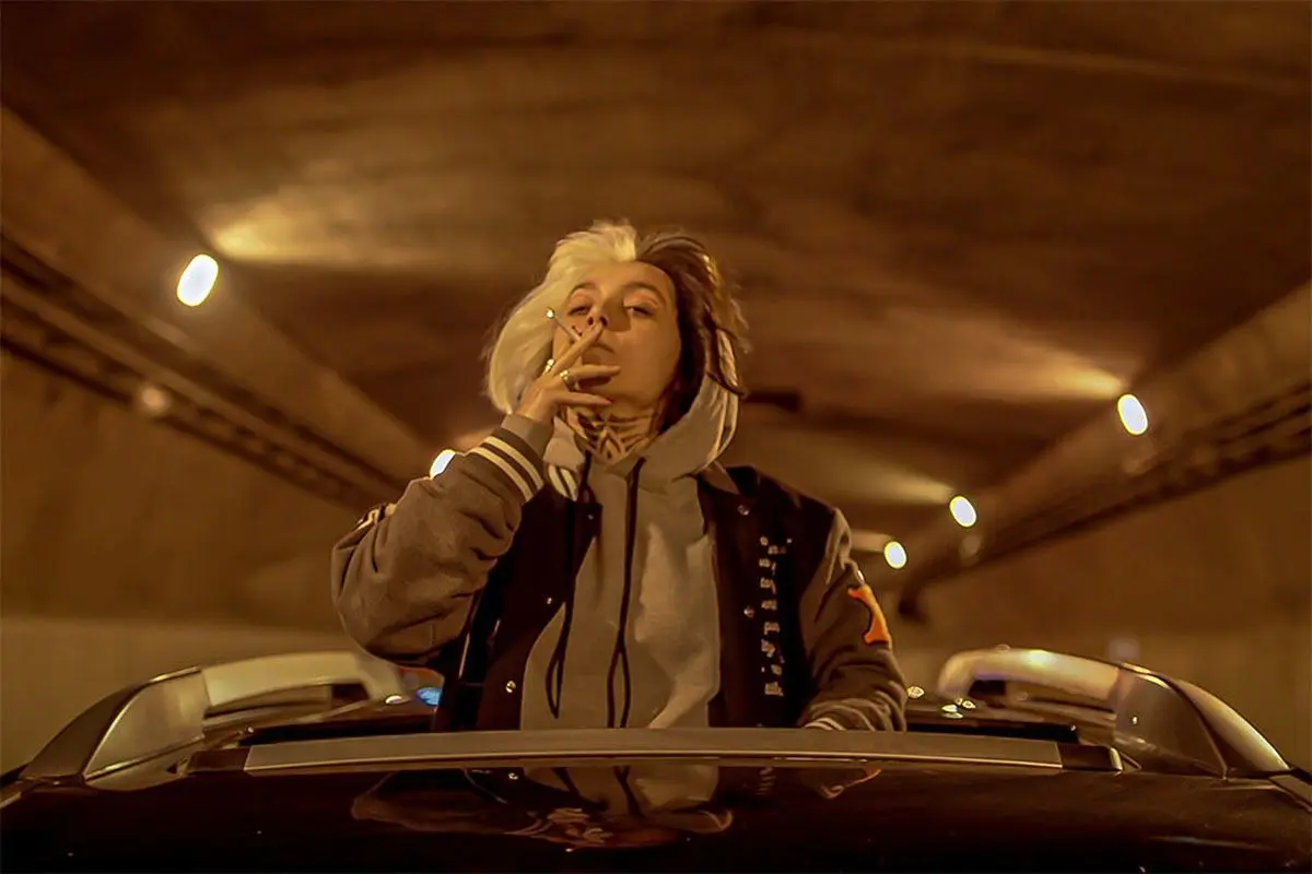 عکس| استایل جسورانه نازنین بیاتی «مریم تاسیان» در مراسم اکران مردمی یک فیلم - تصویر شاخص