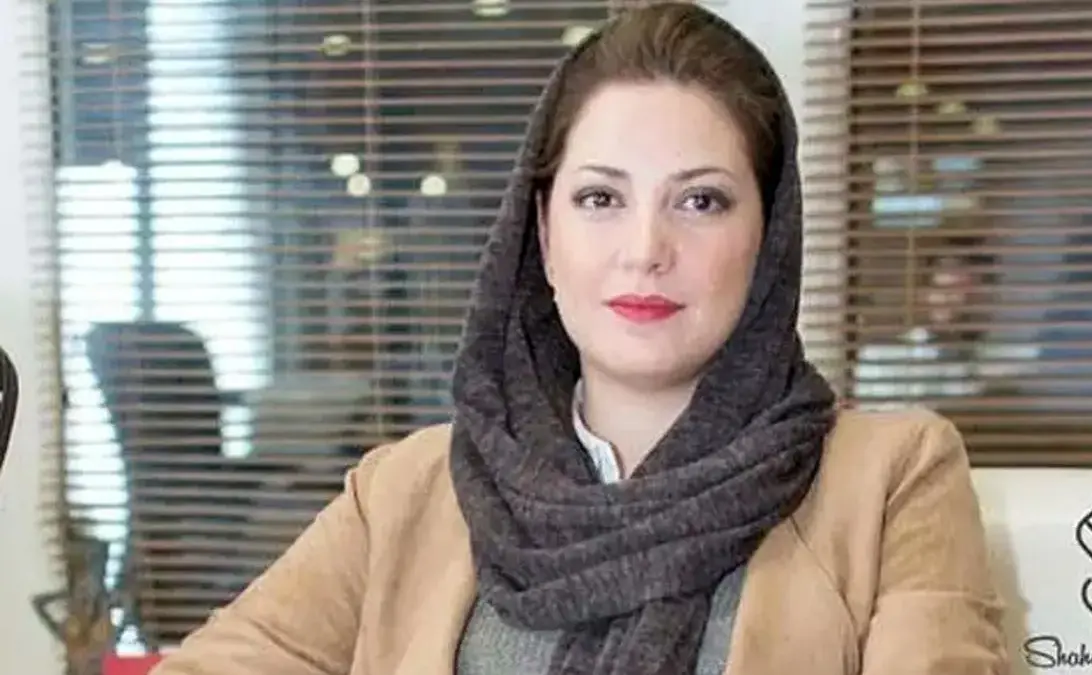 عکس| «طناز طباطبایی» با روبنده روی صحنه تئاتر؛ دهۀ 90