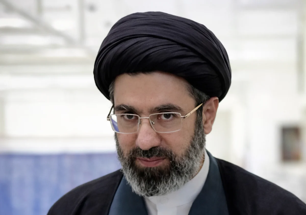 رهبر انقلاب را در دوران جوانی دیده‌اید؟ + عکس - تصویر شاخص