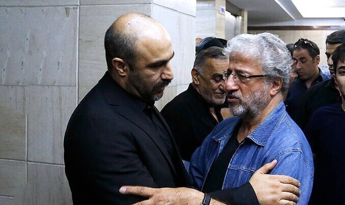 عکس| میز عزای ساده و بدون تجملات پدر محسن تنابنده و خانه ابدی گلباران شده‌اش - تصویر شاخص