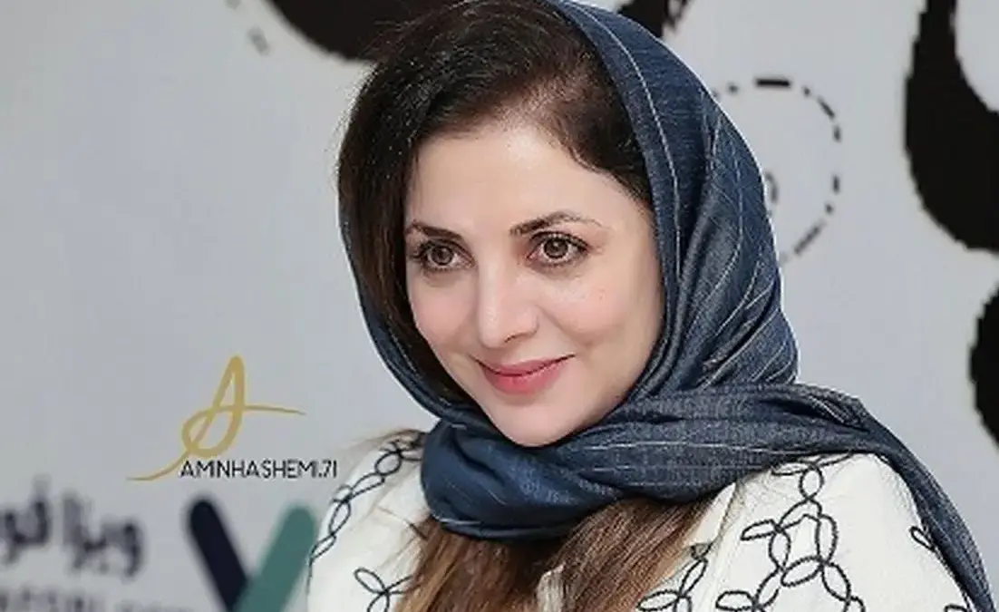 استایل خاص شنل قرمزی «رویا میرعلمی» 7 سال قبل روی صحنه تئاتر