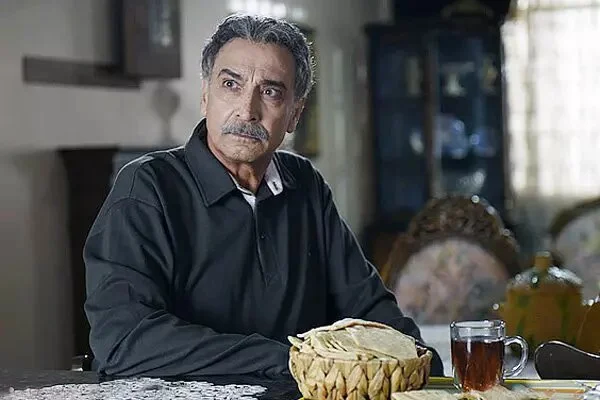 محمود پاک‌نیت تغییر چهره داد؛ 26 سال بعد از سریال کهنه‌سوار - تصویر شاخص
