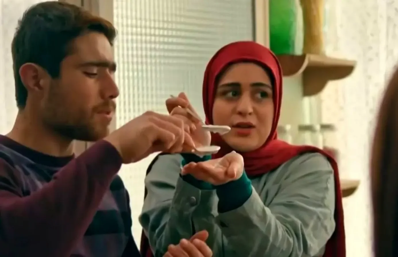 عکس| فاطیما بهارمست بازیگر نقش مرجان در سریال صفا با خانواده کیست؟ + عکس کیوت کودکی خانم بازیگر - تصویر شاخص