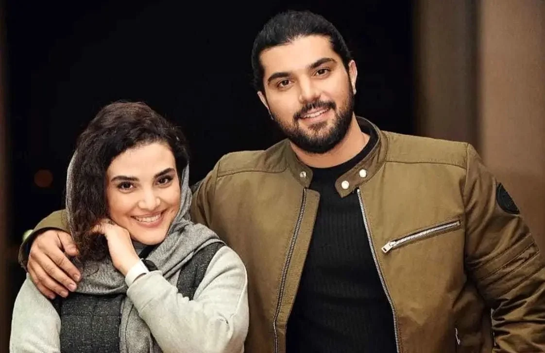 بیوگرافی و حواشی سینا مهراد بازیگر سریال بدنام و همسرش + عکس کودکی و برادر بازیگر و مشهورش تر از خودش - تصویر شاخص