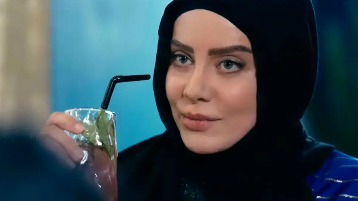 تصاویر| نگاهی به چیدمان فوق مجلل با دکوربندی رنگارنگ چوبی خانه درندشت شراره رخام بازیگر سریال ناریا