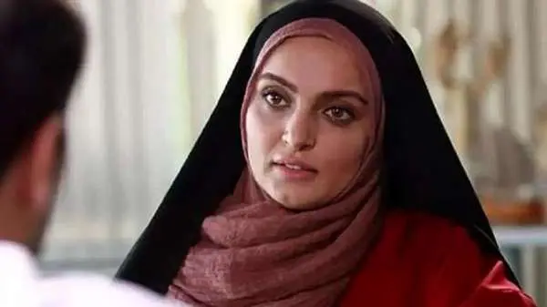 کپی برداری نیلوفر پارسا  از استایل کیت میدلتون؛ خانم بازیگر شبیه ملکه ها شده - تصویر شاخص