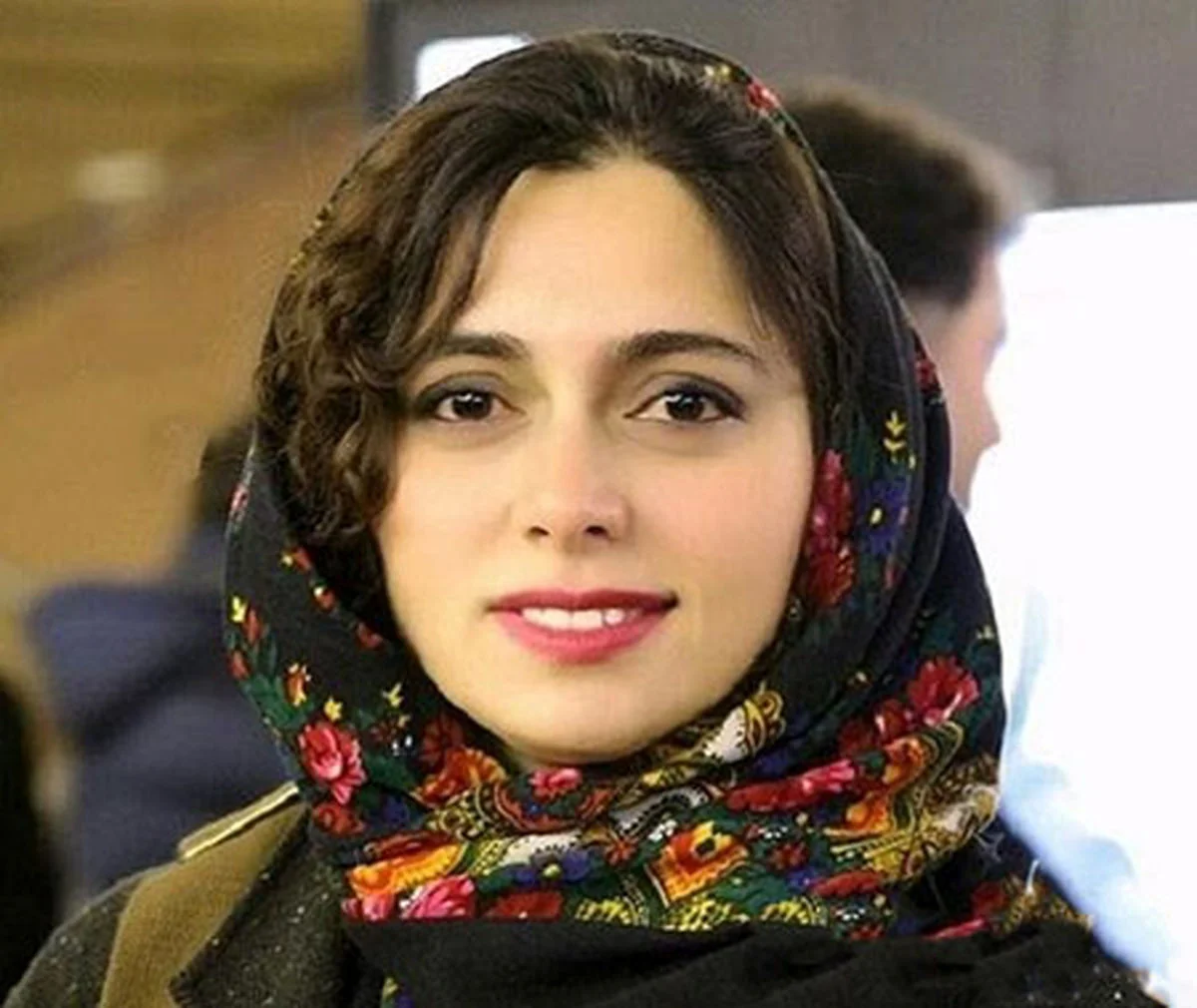 پگاه آهنگرانی و ترانه علیدوستی در پشت صحنه یک فیلم؛ سال 93 - تصویر شاخص