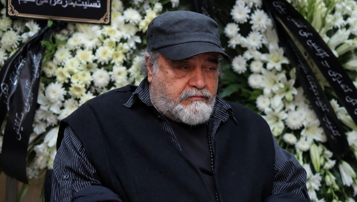 چه کسی درمراسم یادبود مادر شریفی‌نیا حضور نداشت؟ غیبت جنجالی خبرساز شد