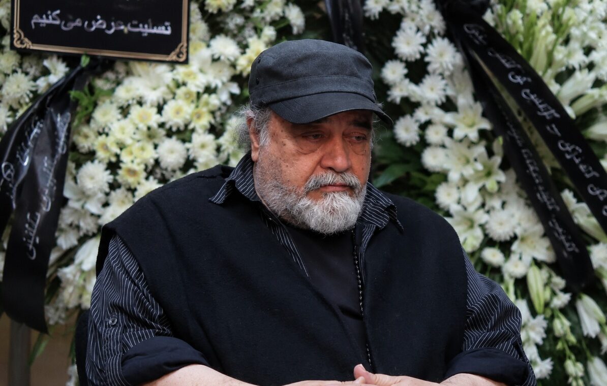 چه کسی درمراسم یادبود مادر شریفی‌نیا حضور نداشت؟ غیبت جنجالی خبرساز شد - تصویر شاخص