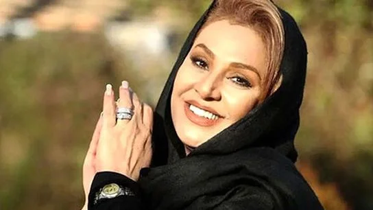 عکس| سفر در زمان؛ نسرین مقانلو و ایرج قادری وسط حال‌و‌هوای دربند در حال ناهار خوردن - تصویر شاخص
