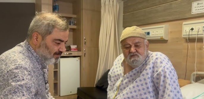 عکس | آخرین وضعیت اکبر عبدی / حال آقای بازیگر خوب شد؟ - تصویر شاخص