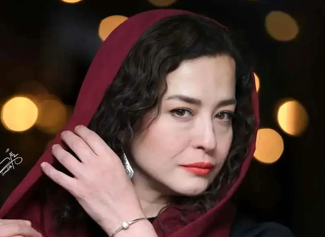 سفر در زمان؛ ژست و استایل خاص «مهراوه شریفی‌نیا» در تئاتر «مری پاپینز» - تصویر شاخص