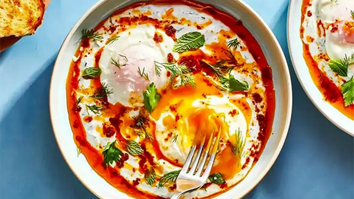 طرز تهیه نیمروی ترکی با سس ماست؛ راز خوشمزگی که همه باید بدانند!