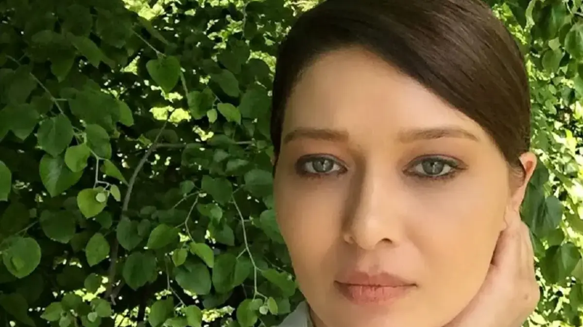 نورگل یشیلچای ۴۵ ساله با چهره‌ای کاملاً متفاوت؛ راز تغییرات بازیگر محبوب ترکیه‌ای چیست؟