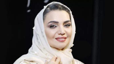 الهام پاوه‌نژاد با موهای چتری و استایل طوسی، جذابیتی نو در مراسم رونمایی کتاب صوتی