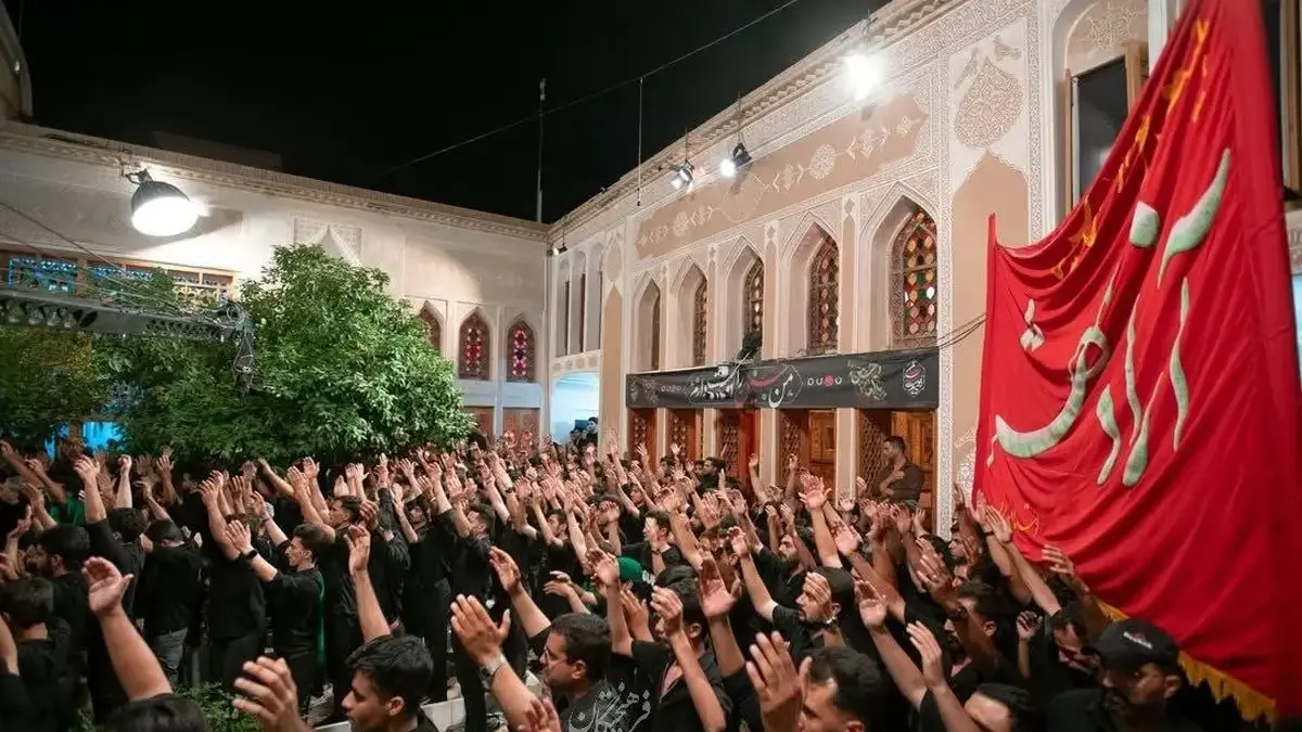 عکس| نوحه‏‌خوانی راغب با استایل متفاوت در یزد جنجالی شد