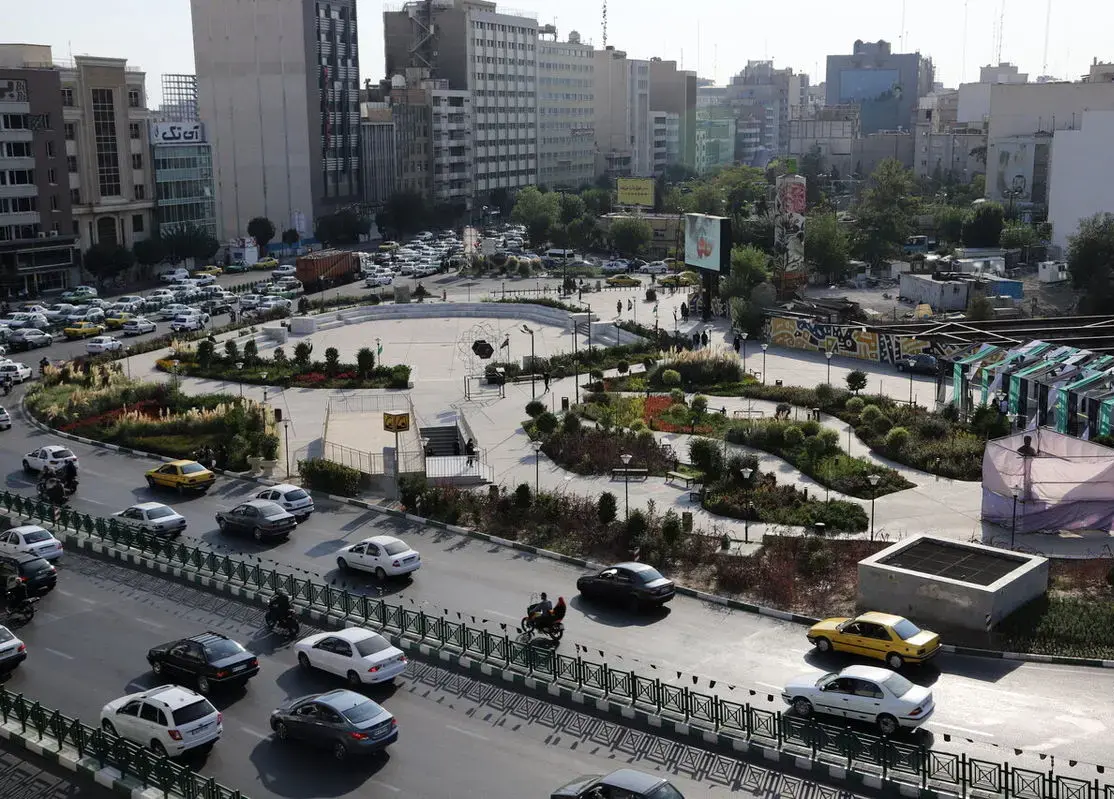 سفر به دل تهران قدیم؛ تصویری نادر و جذاب از میدان هفت تیر در سال 1352 که نمی‌دانستید وجود دارد! - تصویر شاخص