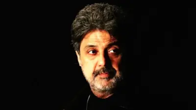 سفر در زمان| تیپ و چهره سلطان صدا «داریوش اقبالی» در دوران جوانی - تصویر شاخص