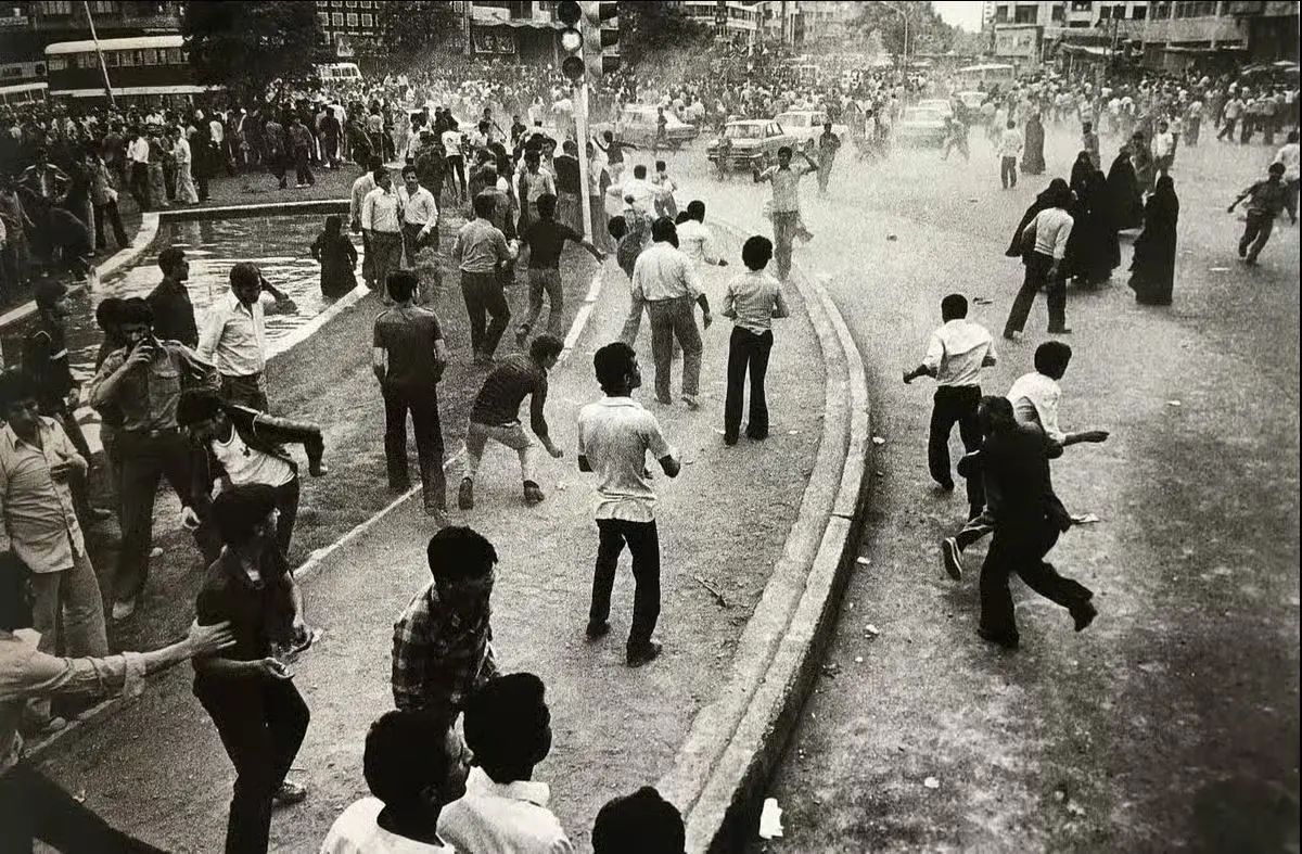 همه چیز درباره خرداد ۶۰ تهران در آتش و خون؛ روزی که بنی‌صدر از قدرت سقوط کرد! - تصویر شاخص