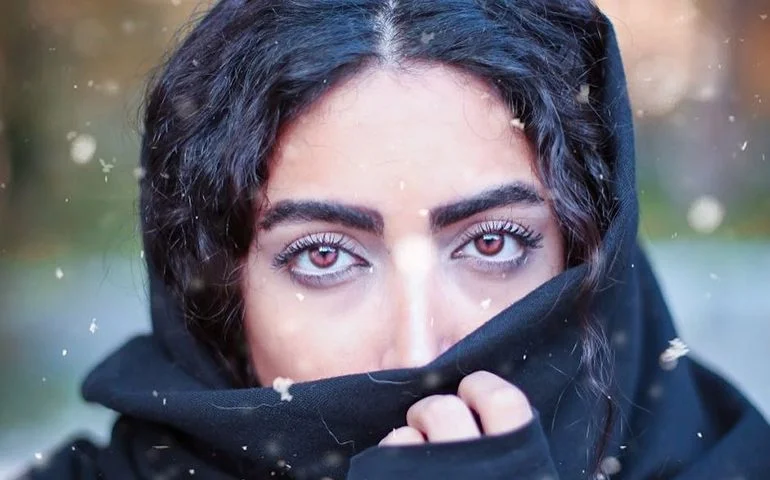 بیوگرافی ساناز طاری بازیگر نچرال و زیبای سینما + عکس‌ها - تصویر شاخص