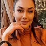 عکسی جالب و دیده‌نشده از کودکی صدف طاهریان با موهای چتری