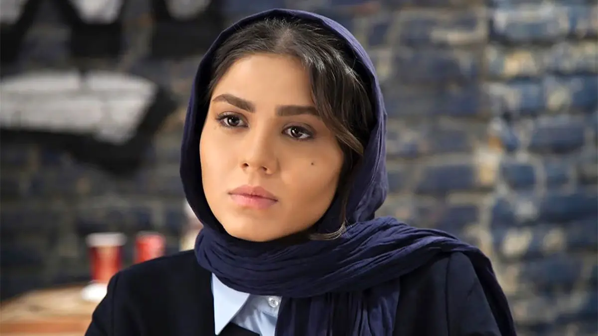 دکوراسیون شیک بالکن آزاده زارعی با ویوی چشم نواز؛ چقدر باکلاس!