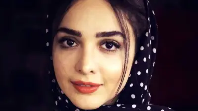 عکس| المیرا دهقانی در لحظه‌ای عاشقانه کنار همسرش در ساحل؛ کاربران شیفته فضای رمانتیک و همسر جذابش شدند! - تصویر شاخص