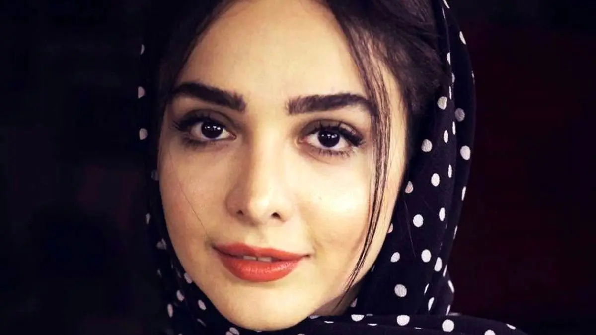 عکس| المیرا دهقانی در لحظه‌ای عاشقانه کنار همسرش در ساحل؛ کاربران شیفته فضای رمانتیک و همسر جذابش شدند! - تصویر شاخص