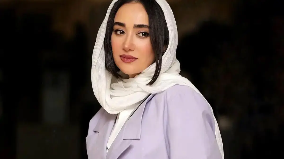 نگاهی متفاوت به چیدمان منزل لاکچری بهاره افشاری؛ از حیاط آرامشبخش تا کتابخانه خاص