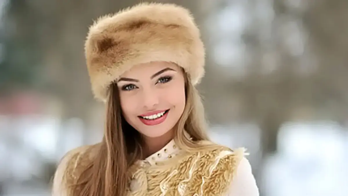 بی حیایی دختر روس در خیابان های تهران خبرساز شد / این خانم کیه؟