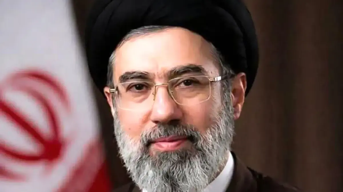آیت الله مجتبی خامنه ای با خواهران و برادرانش از کودکی تا الان + عکس
