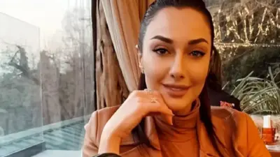 سفر در زمان| عکسی جالب و دیده نشده از کودکی صدف طاهریان - تصویر شاخص