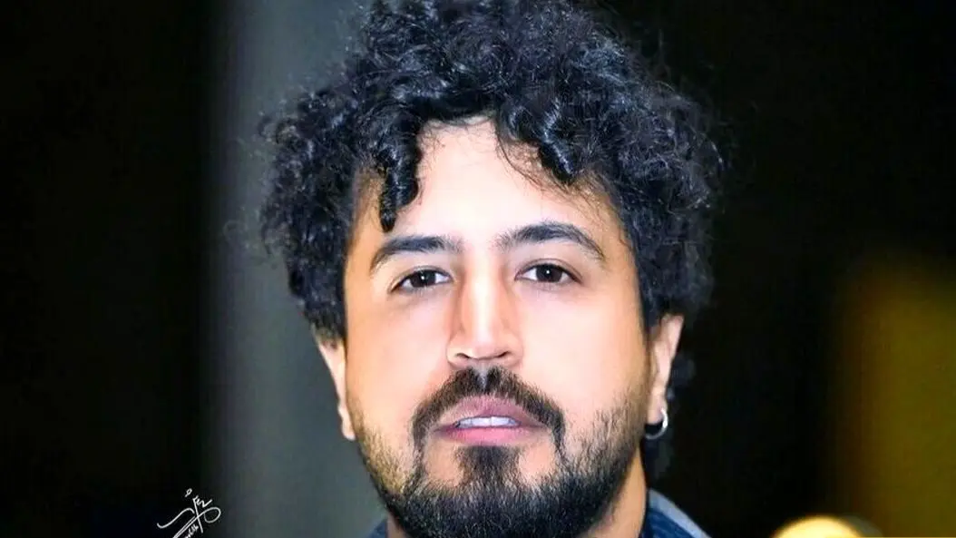 عکس| نگاهی به خانه لوکس مهرداد صدیقیان با سگ غول‌پیکر و تابلوی رازآلود بالای تخت!