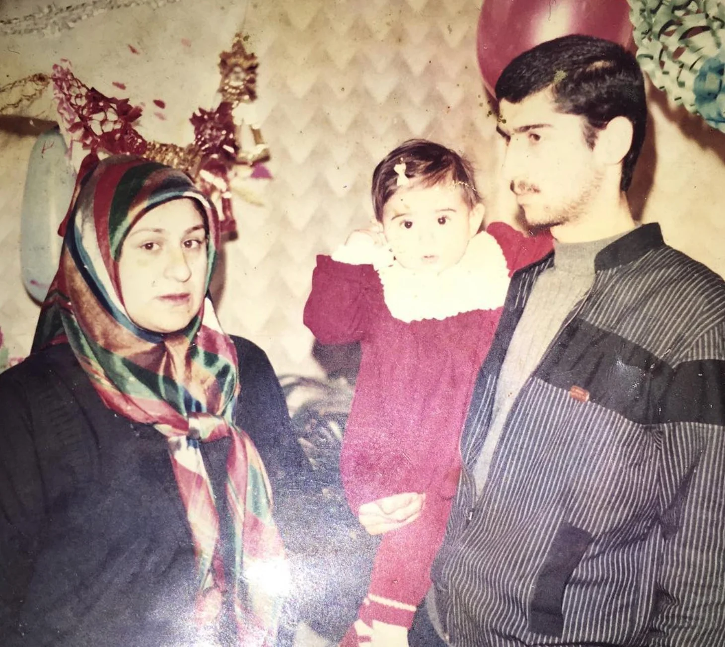 کودکی عاطفه باقری