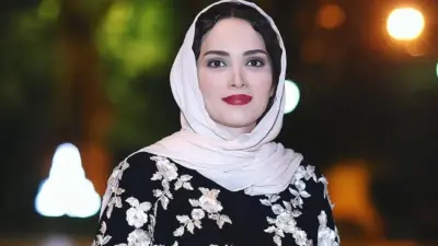 عکس| بهنوش طباطبایی در حال پخش نذری امام حسین - تصویر شاخص