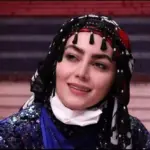 عکس| سفر در زمان ؛ صمیمت «روژان نون خ» و «فهیمه پایتخت» در اتاق گریم فیلم!