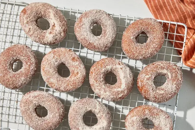 cake-donuts_batch63_beauty_01_064-1-f27eb529f55d4769b30a0300905ee255