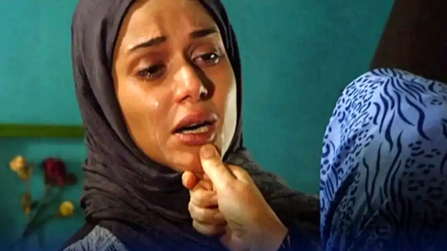 نگاهی به چیدمان ساده و شیک منزل پریناز ایزدیار؛ رازهای دکوراسیون بازیگر محبوب سریال زمانه - تصویر شاخص
