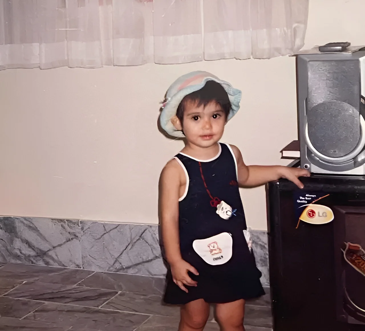 کودکی نیک آفرید سماواتی
