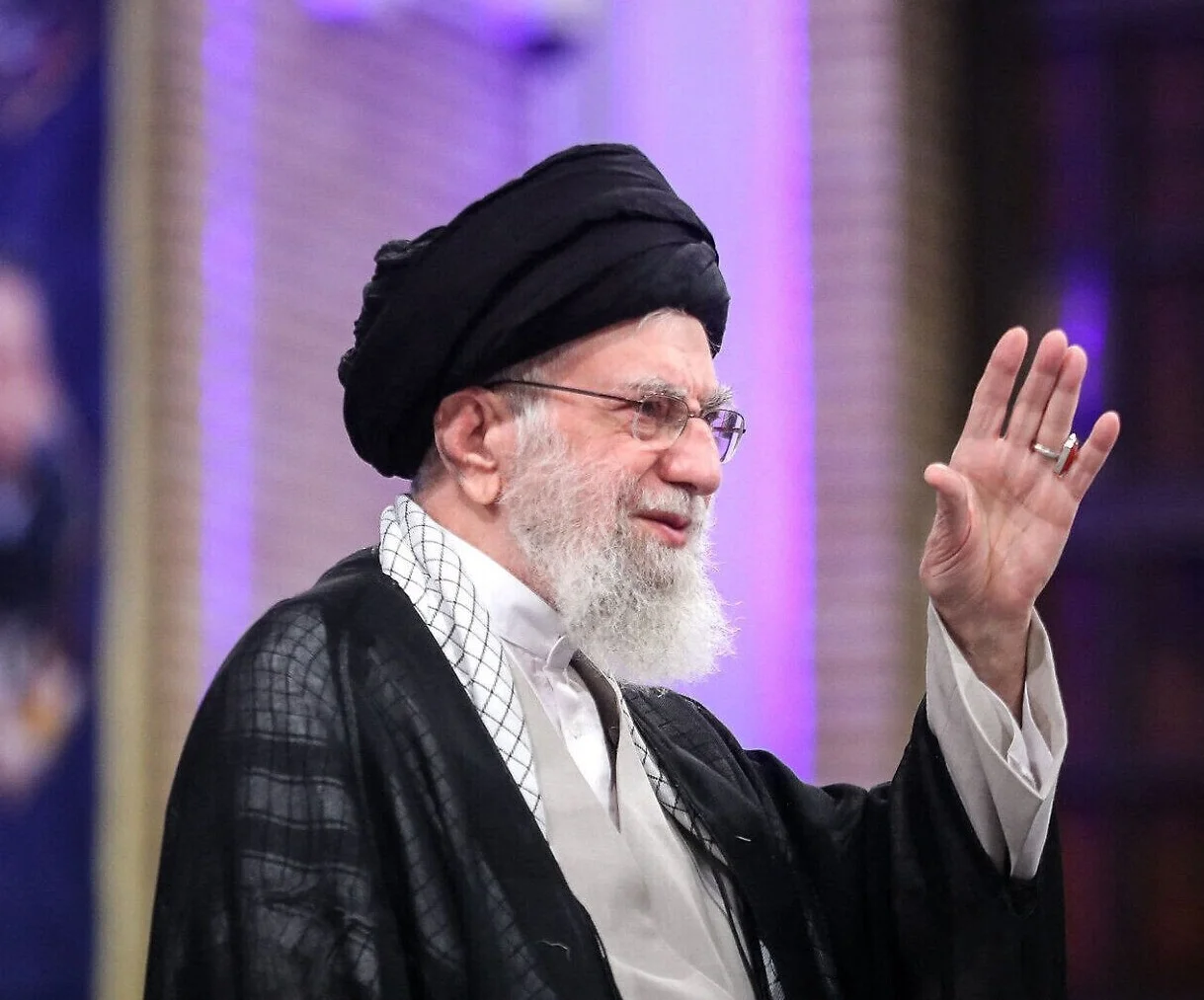 بیوگرافی آیت الله سید علی خامنه ای و همسرش+ عکس فرزندان ایشان به ترتیب سن - تصویر شاخص