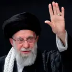 ویدیویی نادر از لحظه دردناک بدرقه پیکر رهبر شهید انقلاب منتشر شد