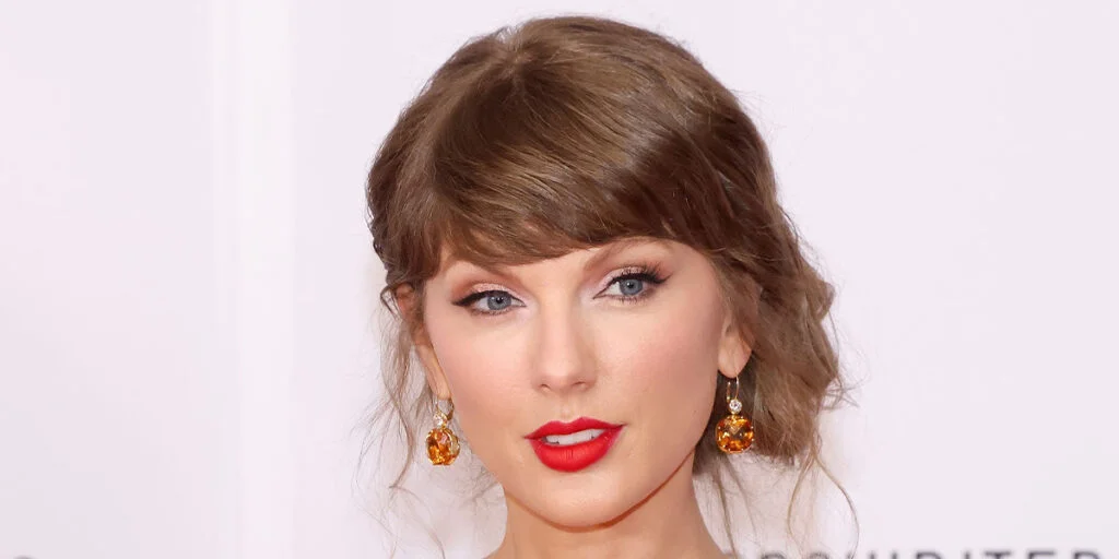 عکس| نگاهی به لباس عروسهای باشکوه و اروپایی تیلور سوئیفت