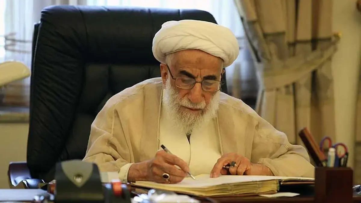 حضور کم‌نظیر آیت‌الله جنتی در مراسم وداع با رهبر شهید/ ویدئویی خاص از احمد جنتی