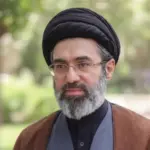 تصویری نادر و دیده‌نشده از رهبر جدید انقلاب در قلب مناطق زلزله‌زده سرپل‌ذهاب!