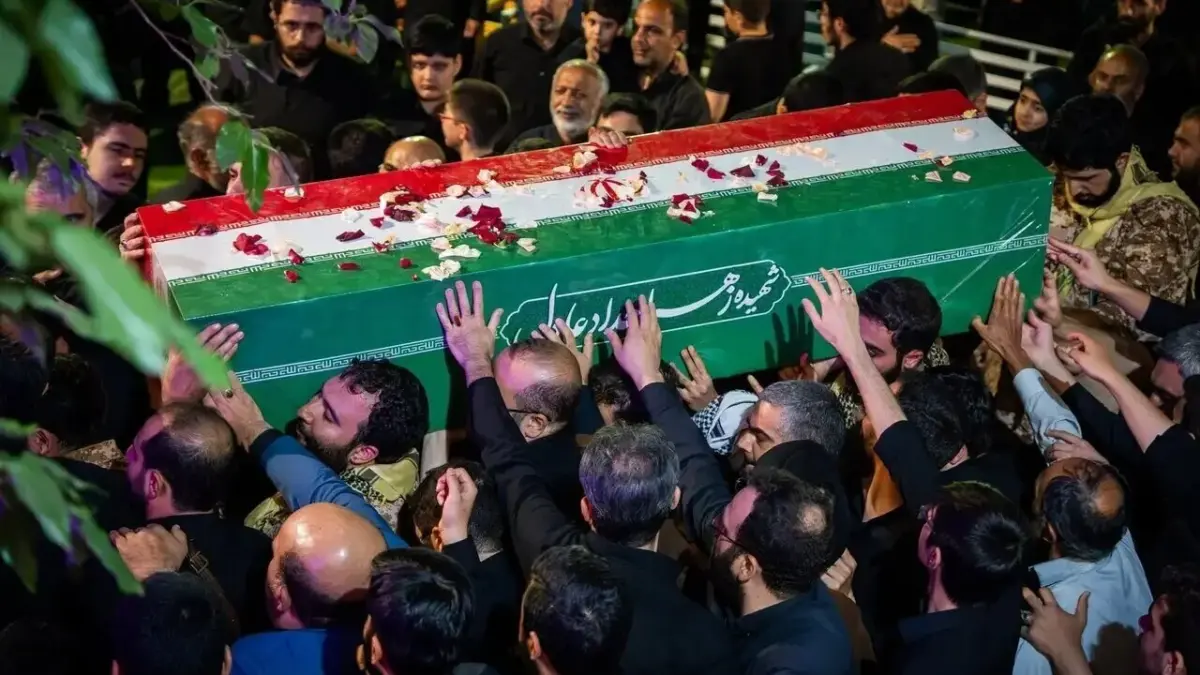 تصاویر شگفتانگیز از تشییع میلیونی رهبر شهید ایران در رسانههای جهان!