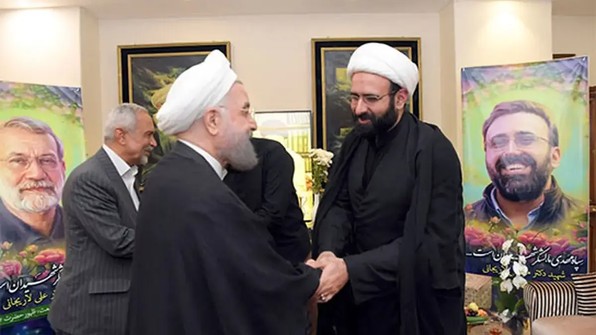 عکس| حضور متفاوت حسن روحانی در منزل شهید لاریجانی
