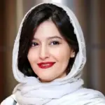 عکس پردیس احمدیه در مراسم تشییع رهبر شهید + بیوگرافی و حواشی